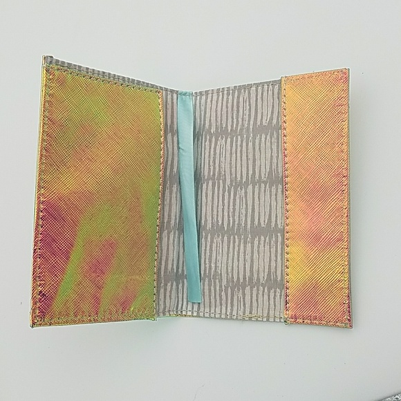 3 Pack Travel Set, Passport Holder and More!! - Picture 4 of 7